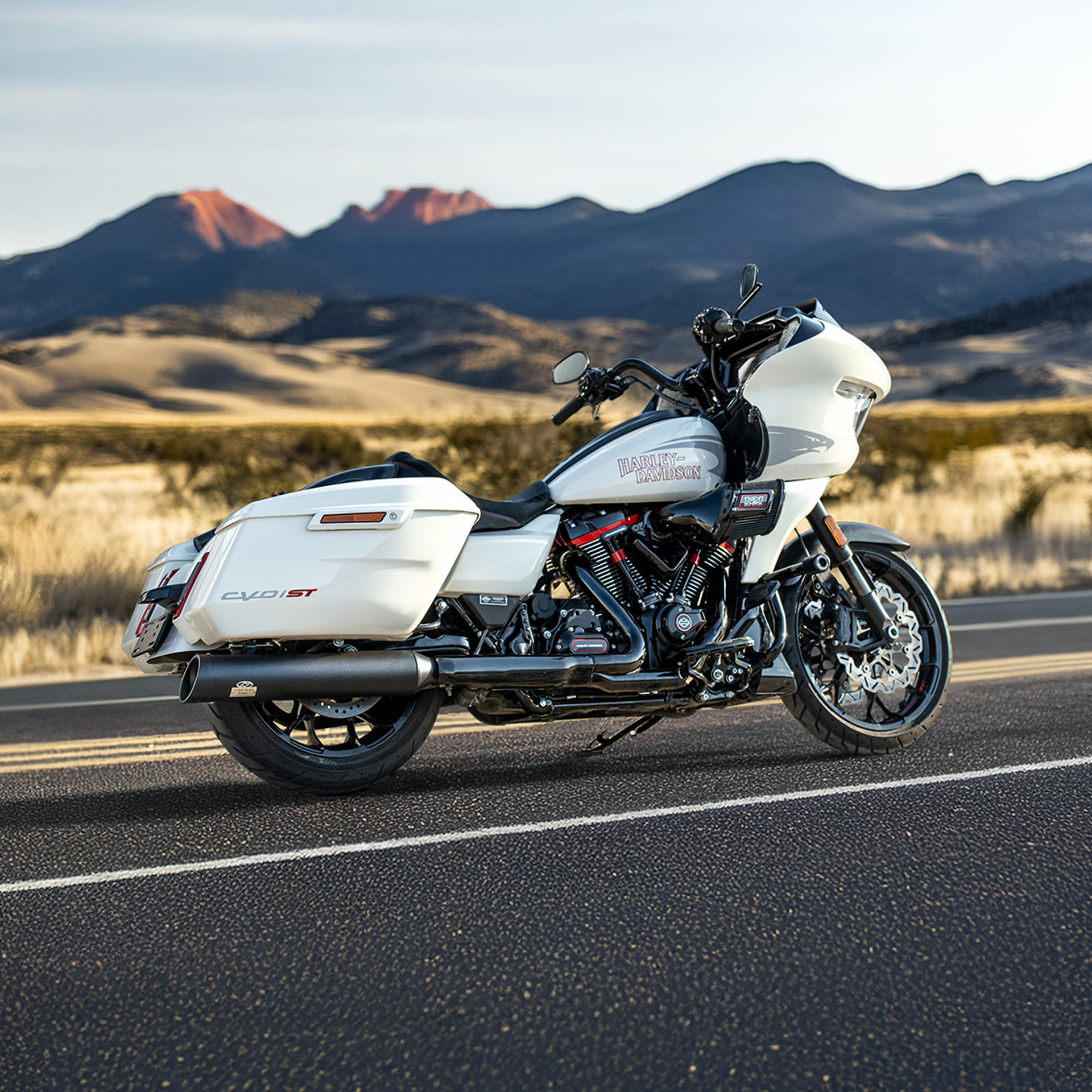 Dr. Jekill & Mr. Hyde® 2-2 Slip-On Mufflers for Harley-Davidson Touring (2017+)