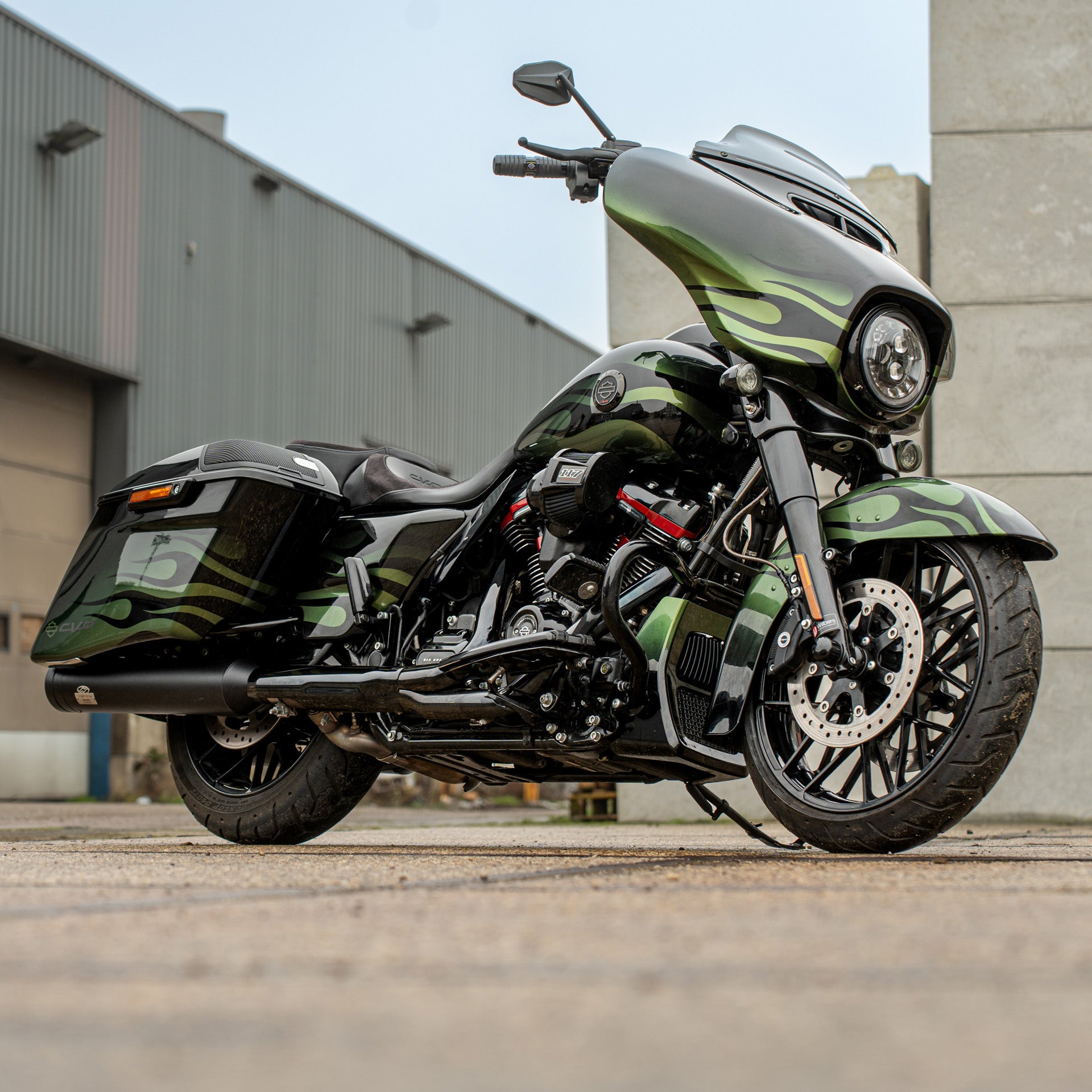Dr. Jekill & Mr. Hyde® 2-2 Slip-On Mufflers for Harley-Davidson Touring (2017+)