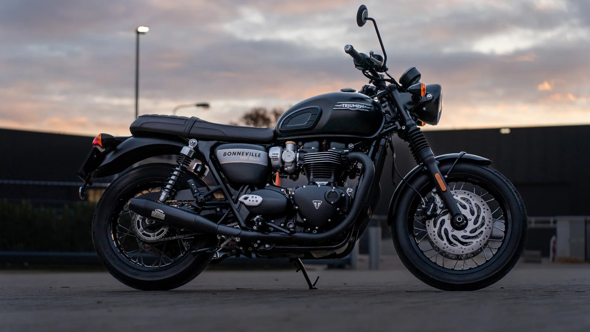 Dr. Jekill & Mr. Hyde® Exhaust for Triumph Bonneville T120 (2021–2024)