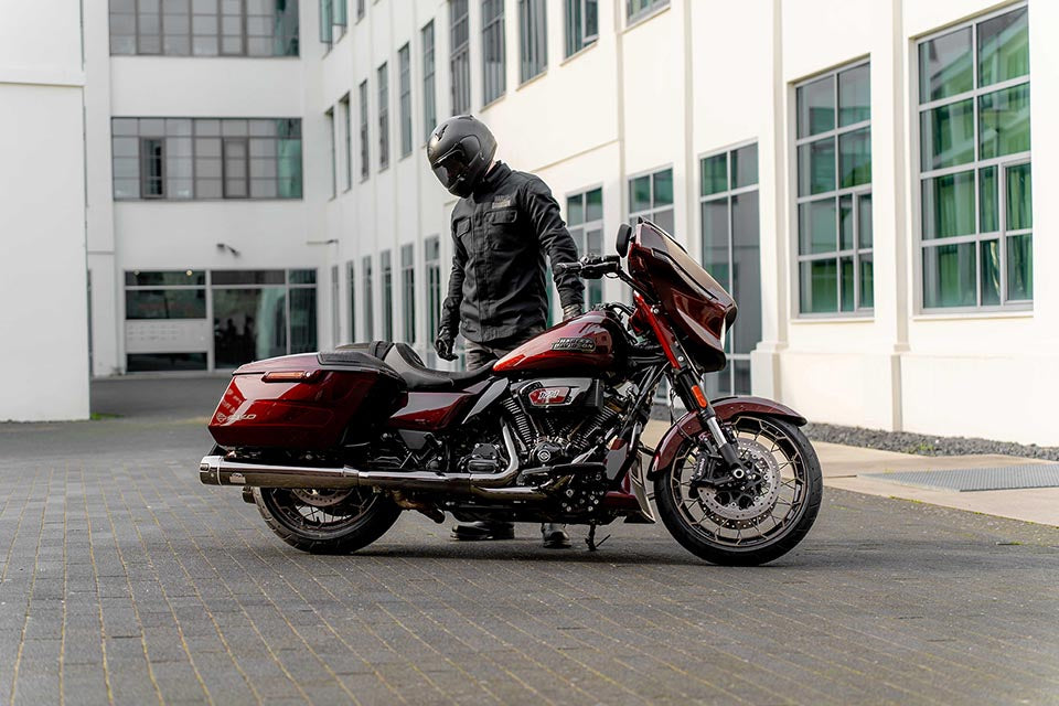H-D CVO 4.5" Exhaust, Dark Chrome & CVO End Cap Adapter, Aluminum - Image 4