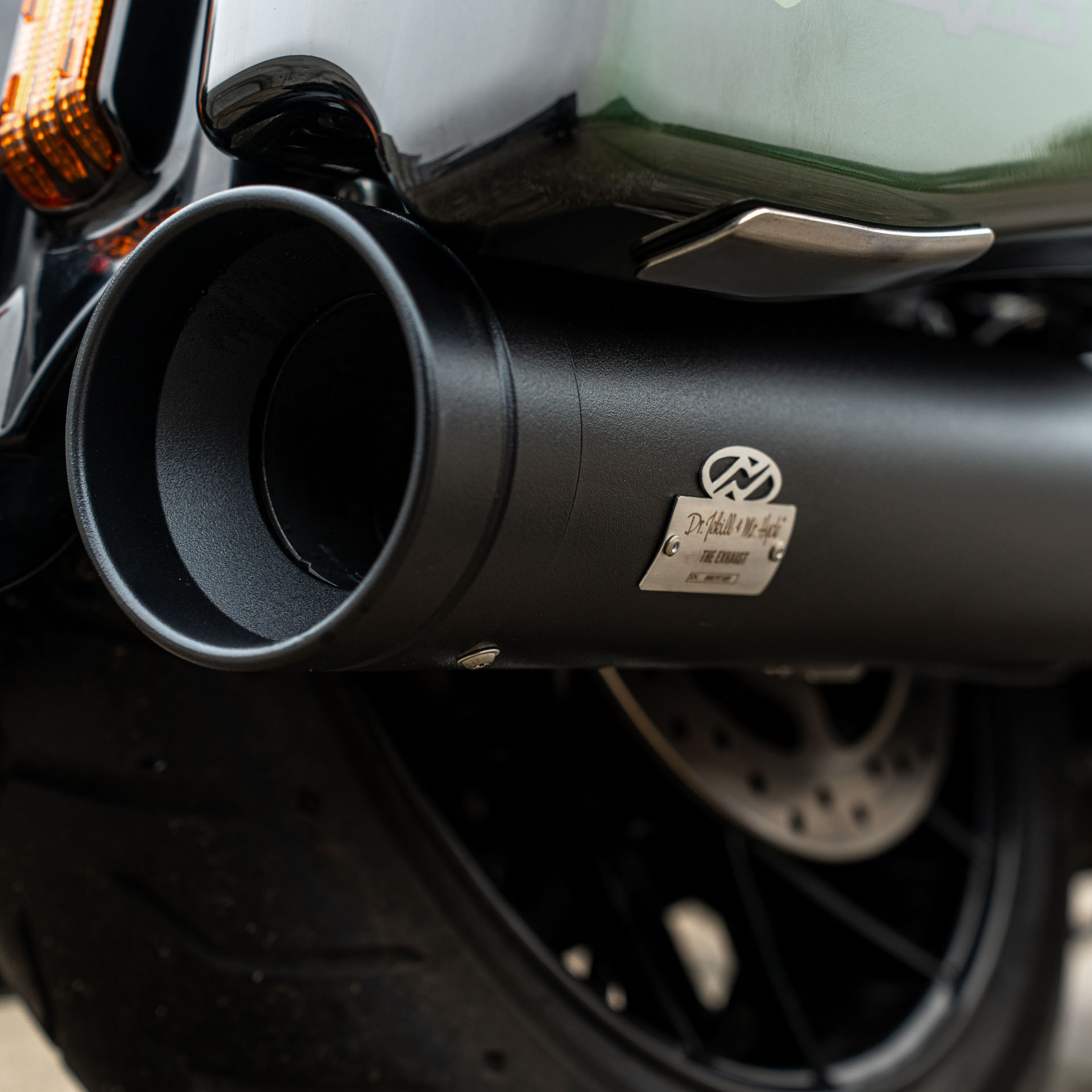 2-1 Slip-On Muffler for Touring, Big Shot Black - Electronic - Image 3