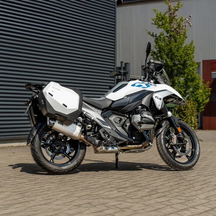 R1300 GS with OEM cases with a Dr. Jekill & Mr. Hyde® Exhaust