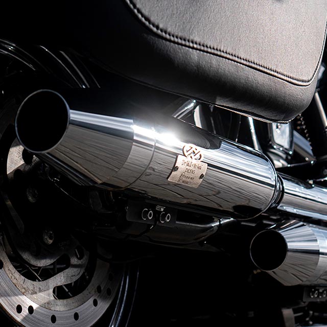 Harley-Davidson Heritage Classic close up of the Dr. Jekill & Mr. Hyde® Exhaust System end caps in chrome.